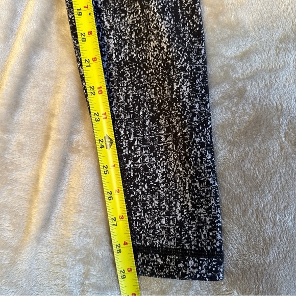 Lululemon Wunder Under Leggings in Black White Jacquard Print Womens Size 6 Gym - Picture 10 of 10